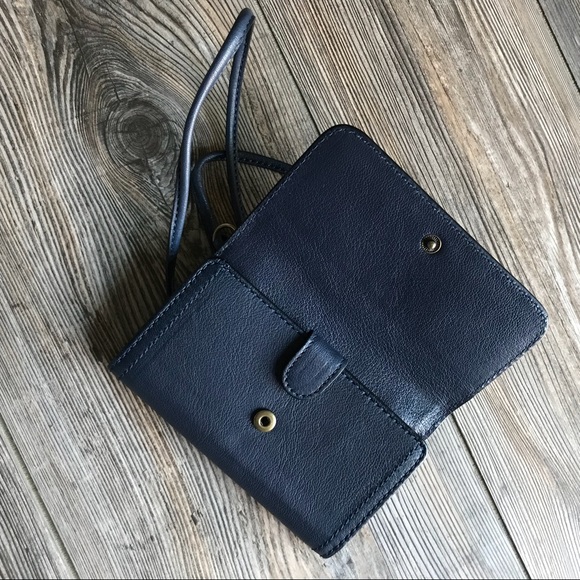 ❤️SOLD❤️FRYE: Lily Phone Crossbody - Picture 4 of 7